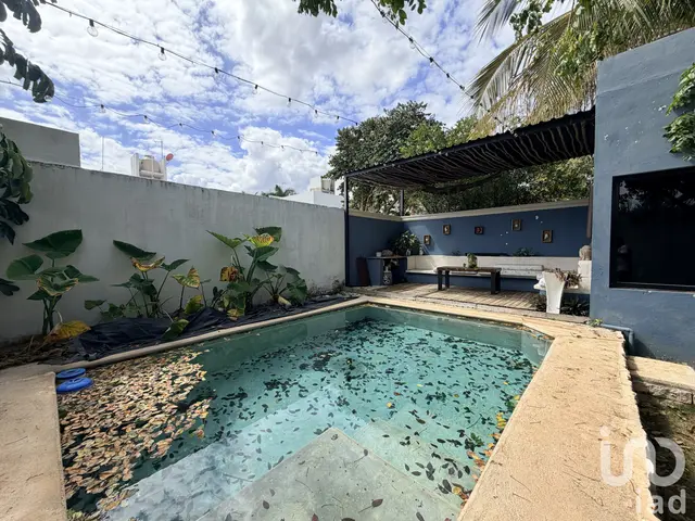 CASA EN VENTA CON ALBERCA UBICADA EN GRAN SANTA FE