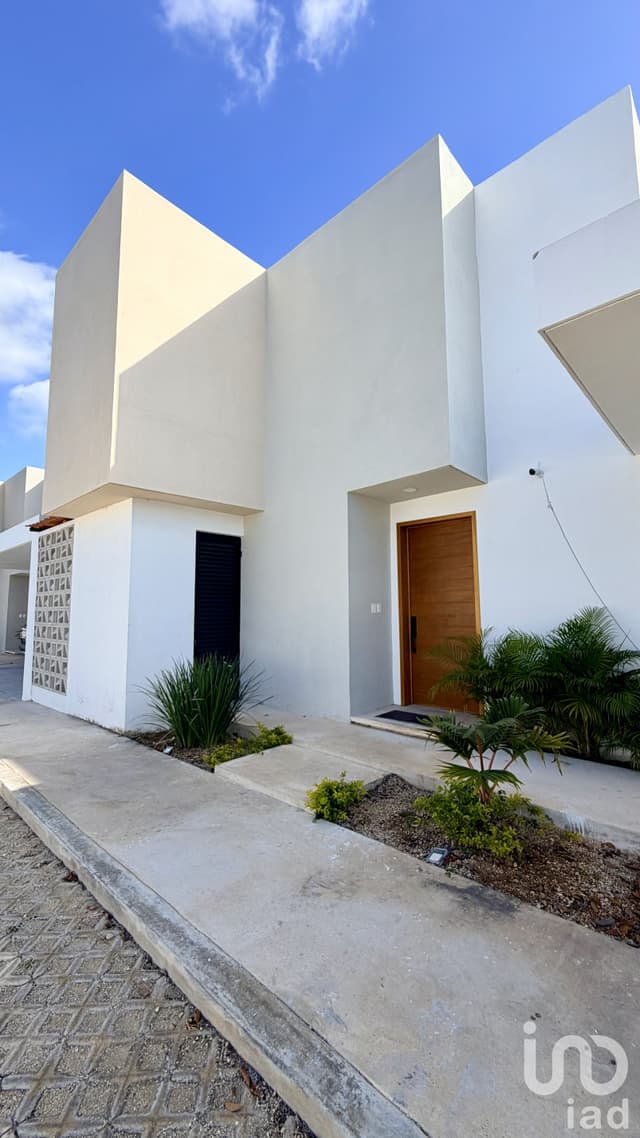 CASA EN VENTA EN PRIVADA DZITYA VIARÁN 3 HABITACIONES Y ALBERCA