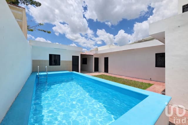 CASA EN VENTA EN GRAN SANTA FE CON 6 RECAMARAS EN ESQUINA Y PANELES SOLARES Y PISCINA.
