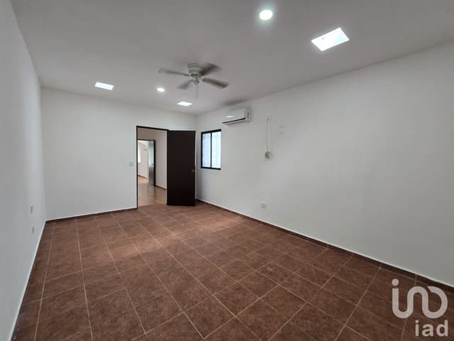 CASA EN VENTA EN GRAN SANTA FE CON 6 RECAMARAS EN ESQUINA Y PANELES SOLARES Y PISCINA.