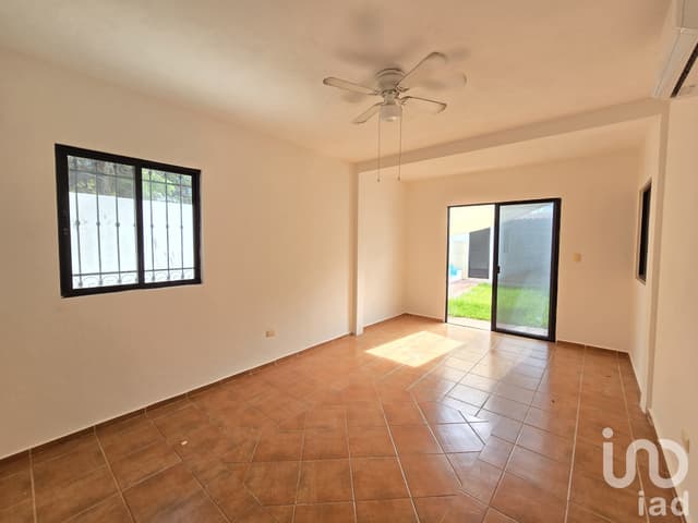 CASA EN VENTA EN GRAN SANTA FE CON 6 RECAMARAS EN ESQUINA Y PANELES SOLARES Y PISCINA.