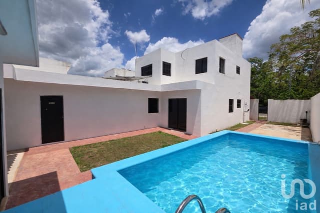 CASA EN VENTA EN GRAN SANTA FE CON 6 RECAMARAS EN ESQUINA Y PANELES SOLARES Y PISCINA.