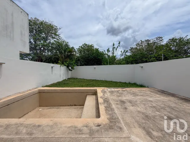 CASA EN VENTA CON GRANDES ESPACIOS, EN PRIVADA TULIPANES DE CHOLUL, 3 HABITACIONES