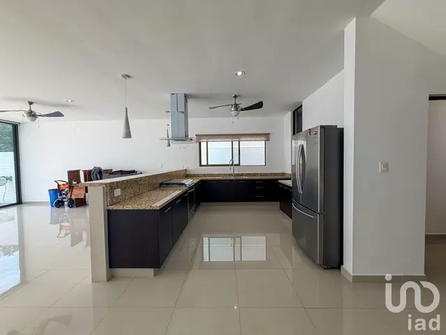 CASA EN VENTA CON GRANDES ESPACIOS, EN PRIVADA TULIPANES DE CHOLUL, 3 HABITACIONES