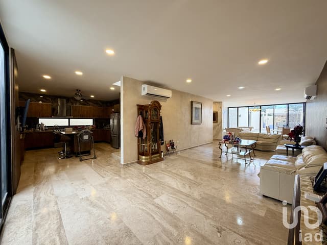 CASA EN VENTA EN DZITYA,CON AMPLIOS ESPACIOS, TERRENO EXCEDENTE, 4 HABITACIONES Y PANELES SOLARES