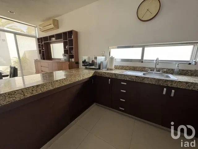CASA EN VENTA EN PRIVADA SANTA GERTRUDIS COPO, CON PANELES SOLARES Y PISCINA