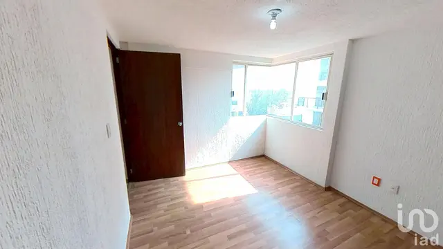 Departamento remodelado de 2 recamaras, estacionamiento, elevador.