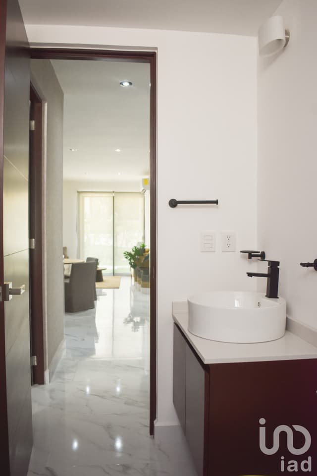 Departamento en Venta en Av. Huayacán Cancún, 2 recamaras, con Albercas y 12 Amenidades