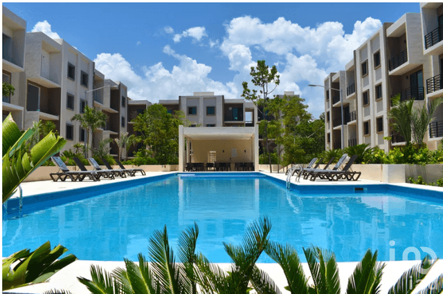 Departamento en Venta en Av. Huayacán Cancún, 2 recamaras, con Albercas y 12 Amenidades