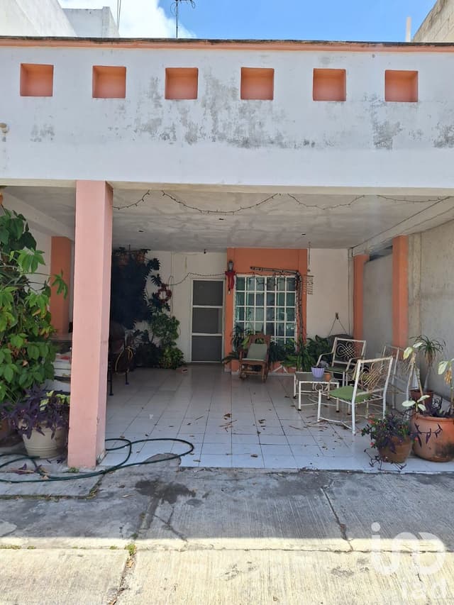 Casa en Venta en Cancún, Sol del Mayab, 3 recamaras una en planta baja