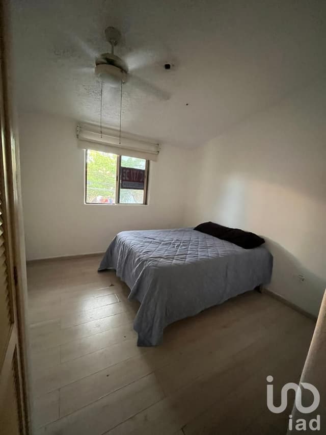 CASA EN VENTA EN AV. DEL SOL CANCUN, 3 recamaras, 3 pisos, Alberca