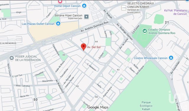 CASA EN VENTA EN AV. DEL SOL CANCUN, 3 recamaras, 3 pisos, Alberca