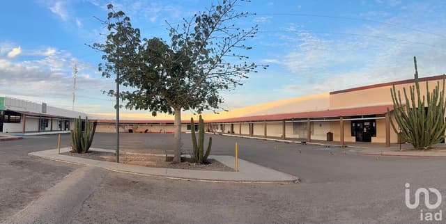 LOCALES EN RENTA – PLAZA COMERCIAL FUTURA