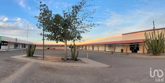 LOCALES EN RENTA – PLAZA COMERCIAL FUTURA