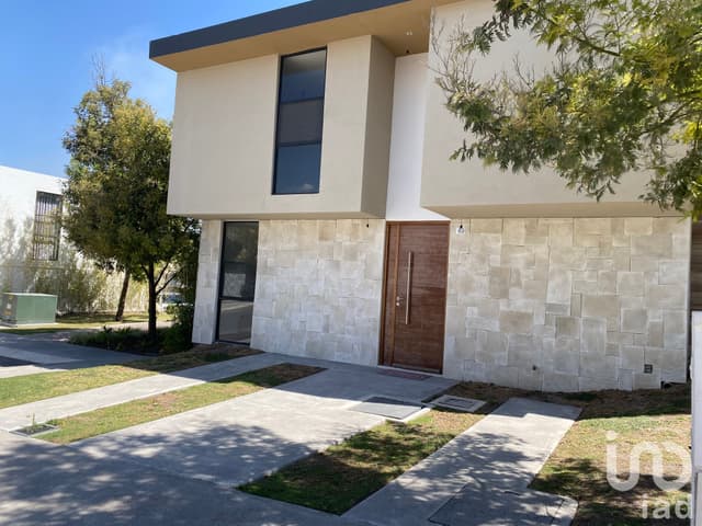 Casa en Renta Zibata Xim hai