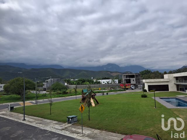 Extraordinario Terreno de 220 M2 en Venta muy cercano a los Cristales y el Barro y Con Amenidades