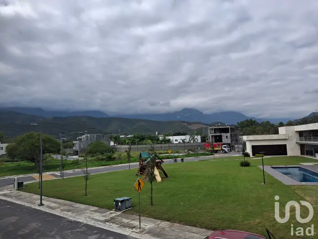 Extraordinario Terreno de 220 M2 en Venta muy cercano a los Cristales y el Barro y Con Amenidades