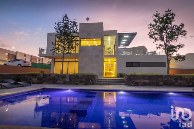 Hermosa Residencia dentro de Fraccionamiento en Zibatá, Querétaro