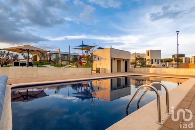 Hermosa Casa Residencial de 2 niveles en Zakia, Querétaro