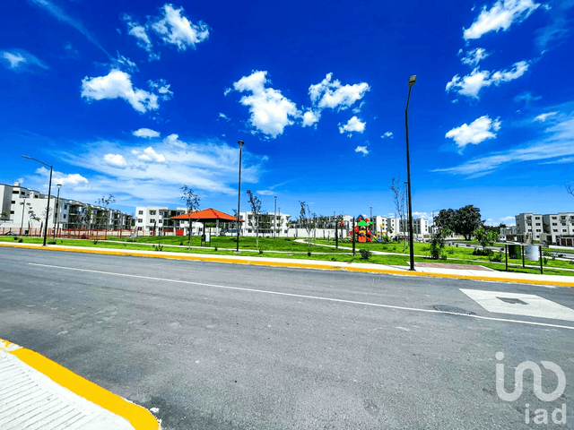 Hermosa Casa de 2 Niveles dentro de Fraccionamiento en Tecámac, EDOMEX