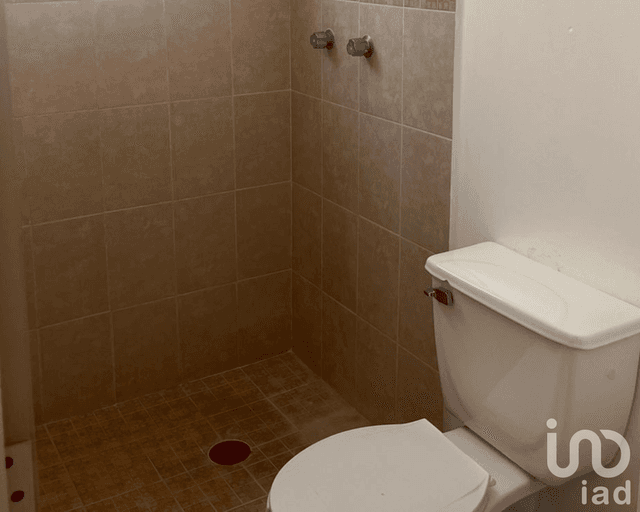 Hermosa Casa de 2 Niveles en Venta dentro de Fraccionamiento en Ojo de Agua, Tecámac, EDOMEX