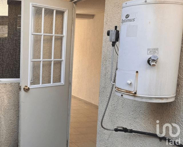 Hermosa Casa de 2 Niveles en Venta dentro de Fraccionamiento en Ojo de Agua, Tecámac, EDOMEX