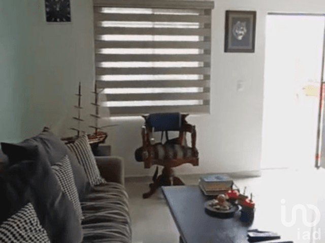 Hermosa Casa de 2 Niveles dentro de Fraccionamiento en Tecámac, Estado de México