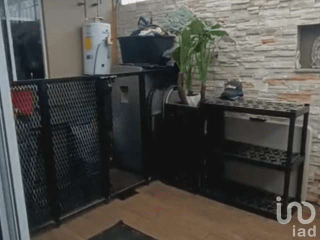 Hermosa Casa de 2 Niveles dentro de Fraccionamiento en Tecámac, Estado de México