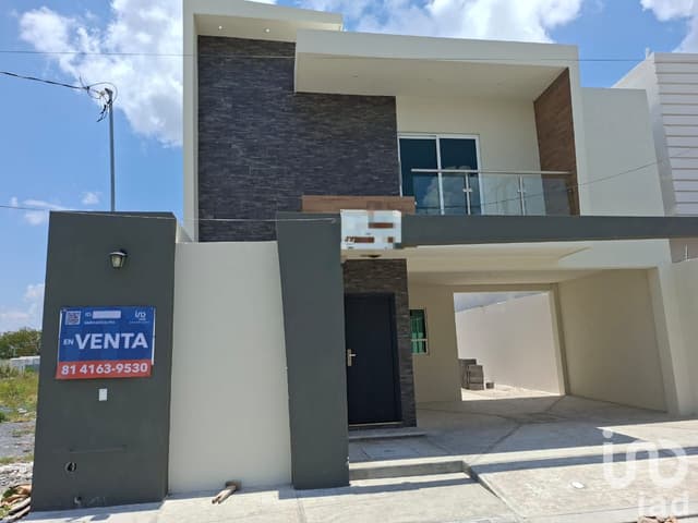 VENTA Casa Nueva Grande con UNA recamara en P.B. en Lomas de Sinai, REYNOSA.