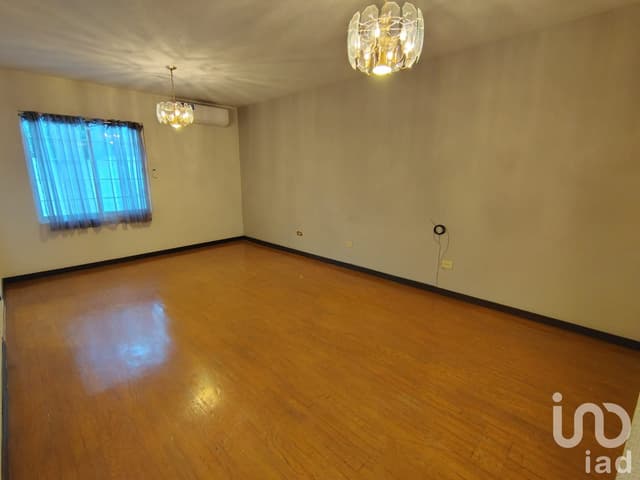 CASA EN VENTA 3 RECAMARAS FRACC NAPOLI ZONA ALTA PLUSVALIA