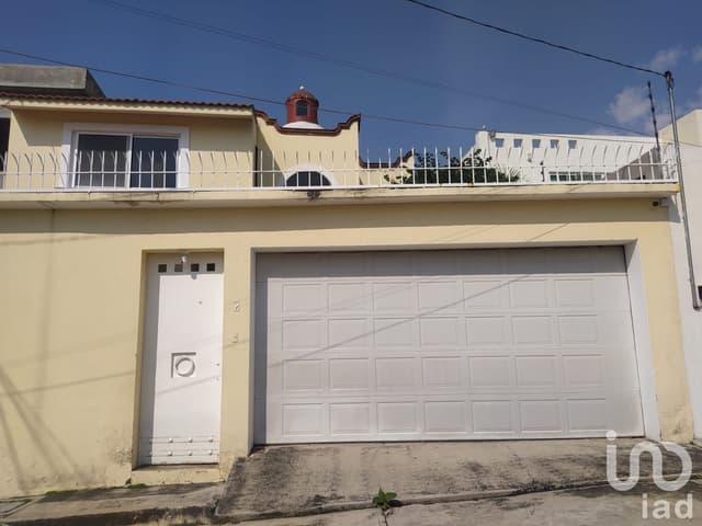 Casa sola con alberca en privada | Prados de Cuernavaca