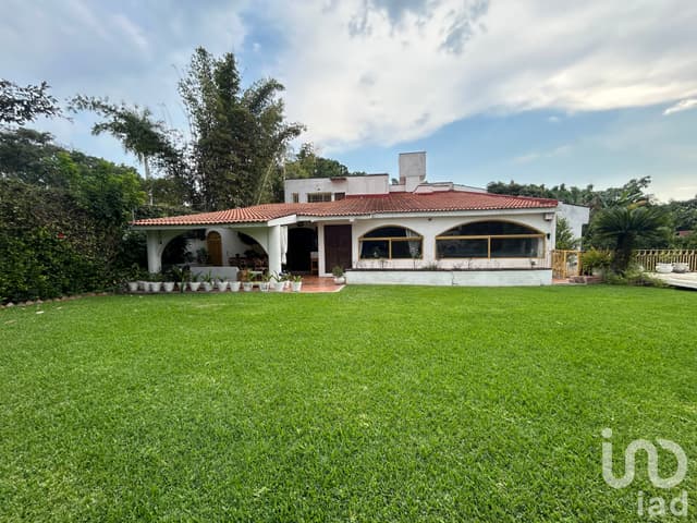 Casa en Fraccionamiento LOMAS DE CUERNAVACA