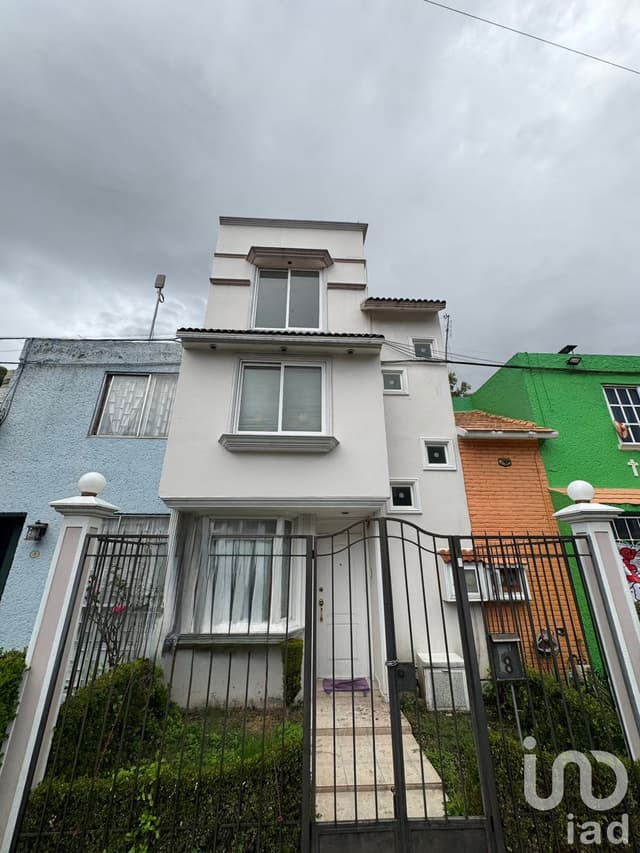 Casa en venta con excelente ubicación