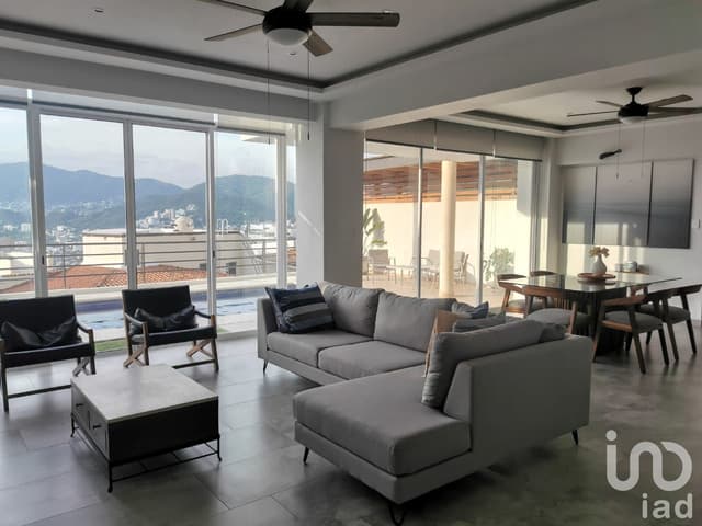 Departamento Amueblado con Amenidades, Jardín Privado y Cancha de Pádel