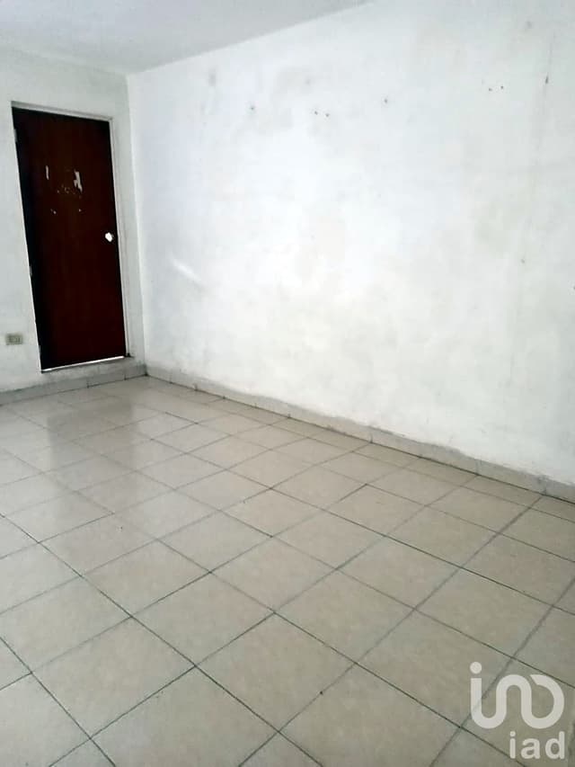 ¡Venta de excelente local con departamentos, uso de suelo mixto, bien ubicado en Bojórquez, Merida!