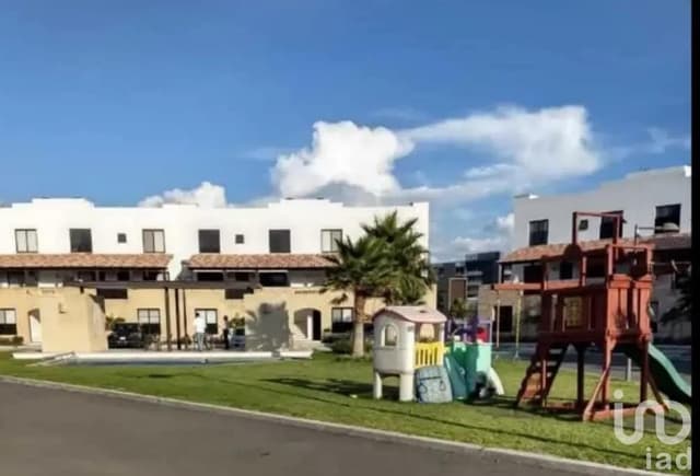 Departamento en renta de 2 pisos en privada de Fracc El Refugio