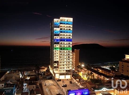 DEPARTAMENTOS EN VENTA A PIE DE PLAYA EN ZONA DORADA MAZATLAN