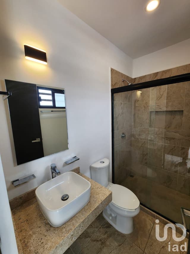 Casa amueblada en Renta de 3 recámaras más 1 estudio en Fracc. Kedros