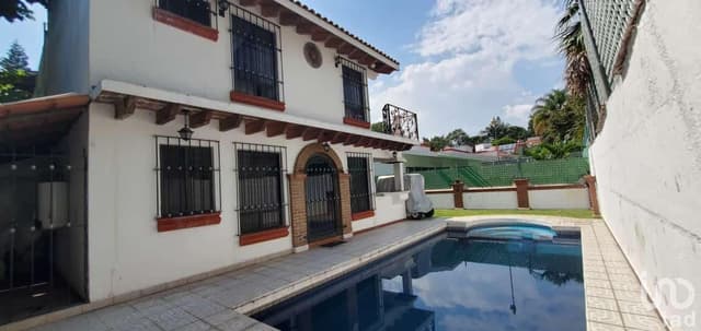 Casa estilo colonial en VENTA, ubicada en Lomas de Cocoyoc