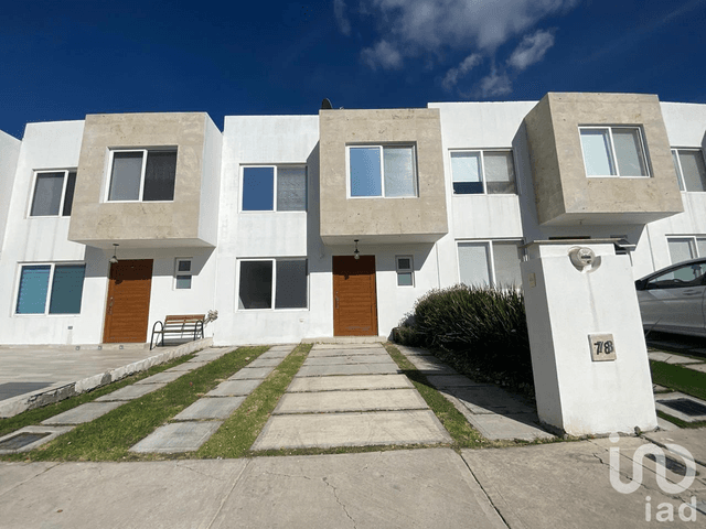 Venta de casa en Cto. canto Calabria, col. Tres Cantos Residencial Querétaro, Querétaro