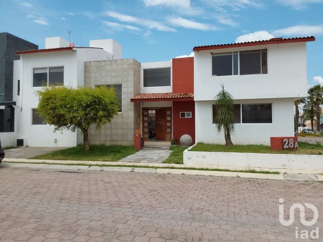 CASA AMPLIA EN VENTA EN SAN JUAN DEL RÍO QRO