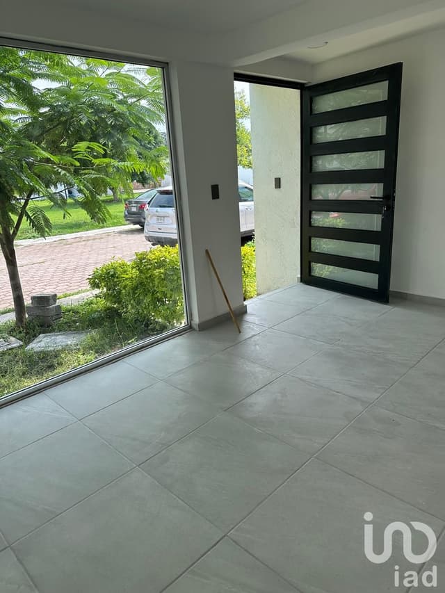 Casa en Venta en Fraccionamiento Privado a 7 minutos del Centro de San Juan del Río, Qro