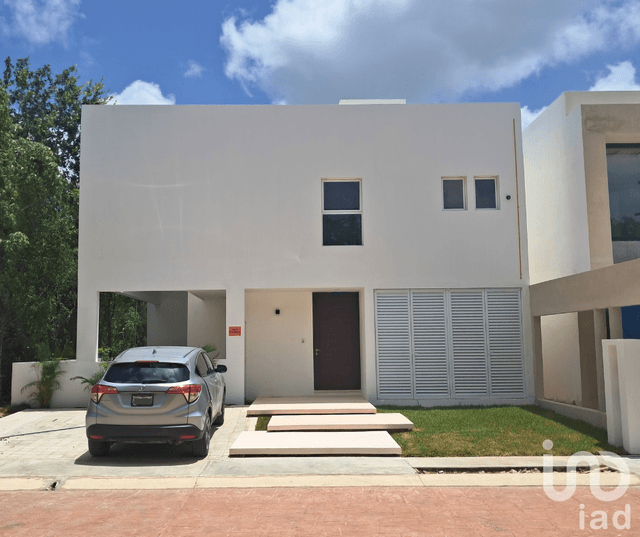 Residencia en Renta nueva con alberca, Vía Cumbres, amueblada, preciosa