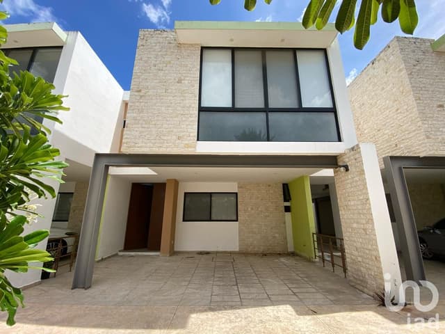 Casa townhouse en venta en Montebello