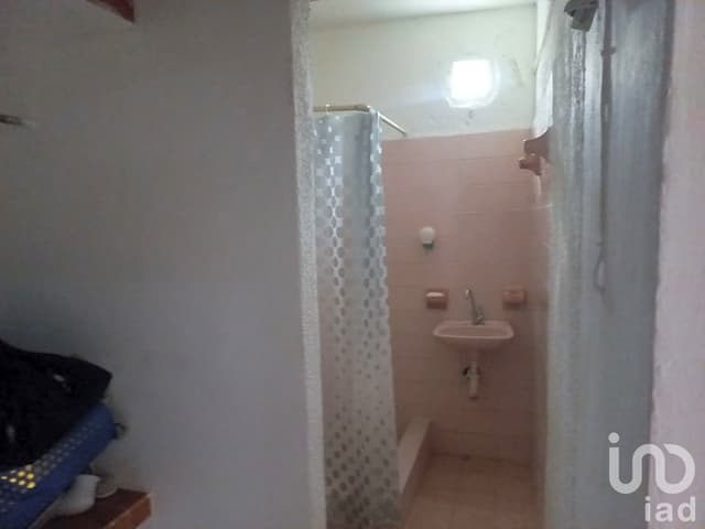 SE VENDE AMPLIA PROPIEDAD EN ESQUINA COL. EL PROVENIR, MERIDA, YUCATAN.