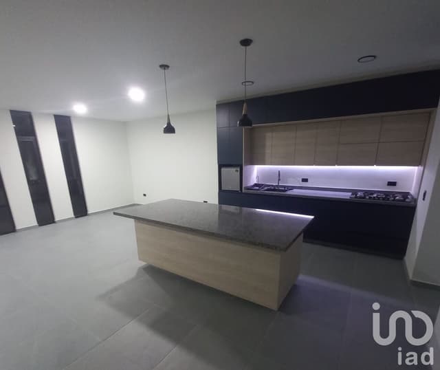Casa en venta de 4 cuartos frente a parque en Cañadas del Arroyo, Corregidora, Querétaro