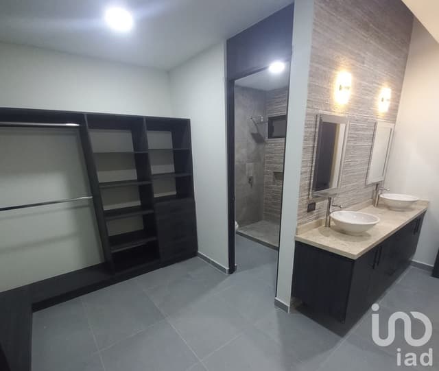Casa en venta de 4 cuartos frente a parque en Cañadas del Arroyo, Corregidora, Querétaro