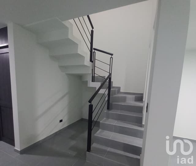 Casa en venta de 4 cuartos frente a parque en Cañadas del Arroyo, Corregidora, Querétaro