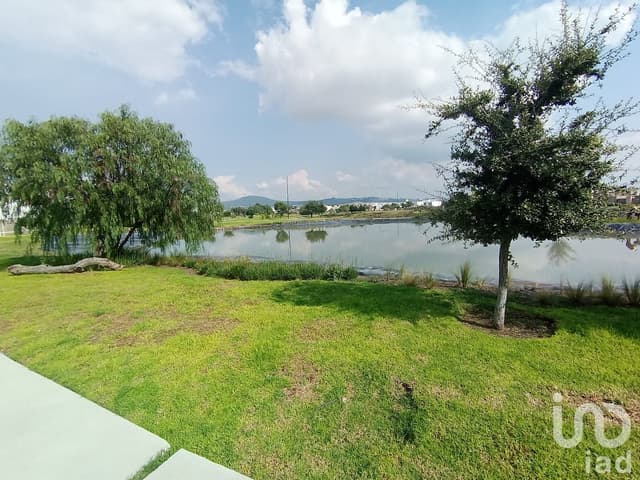 Casa en venta de 3 cuartos + estudio en Hacienda Carlota, Corregidora, Querétaro