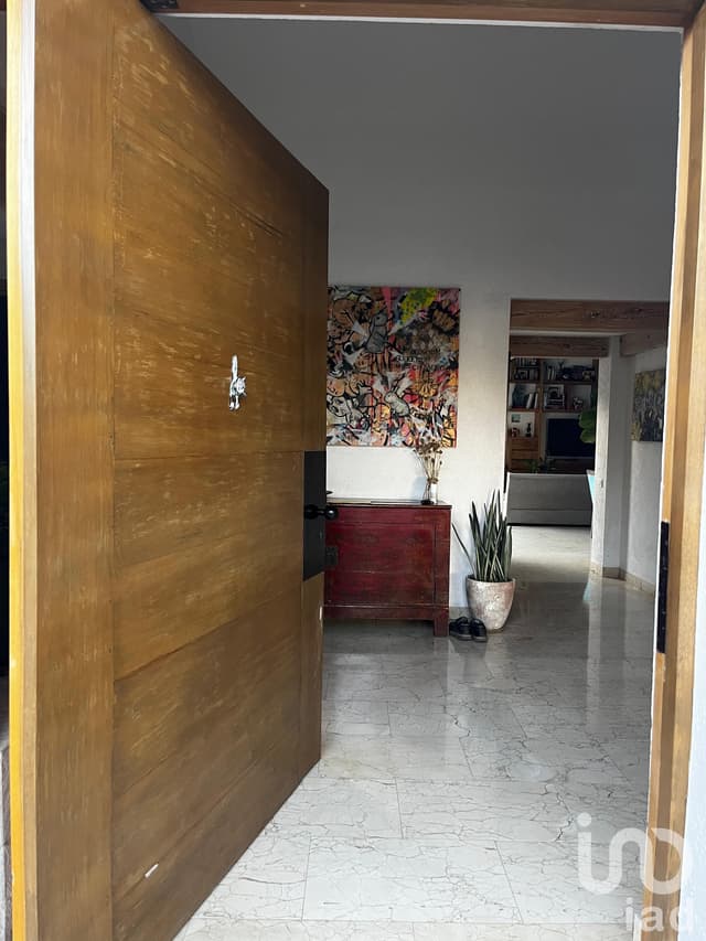 Increíble casa en venta en Vista Real con amplio jardín